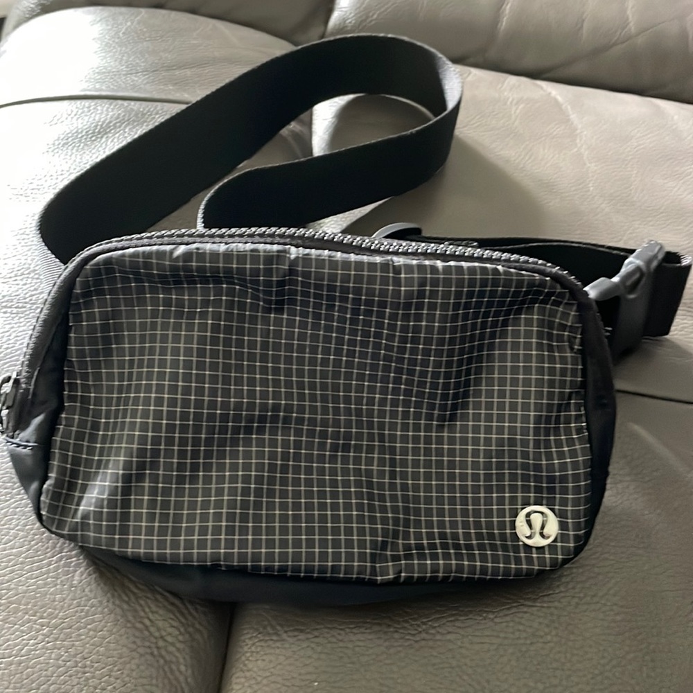 Lulumon belt bag